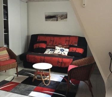 Arsenal Apartment | Inviting Holidays Room with Breakfast Included