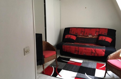 Arsenal Apartment | Inviting Holidays Room with Breakfast Included