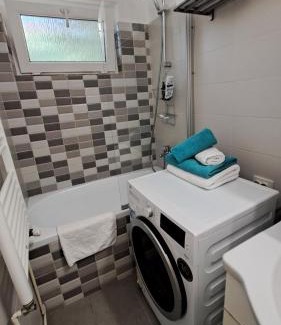 Calea Sever Bocu Apartment | Welcoming Home Steps from Iulius Town with Top Ratings