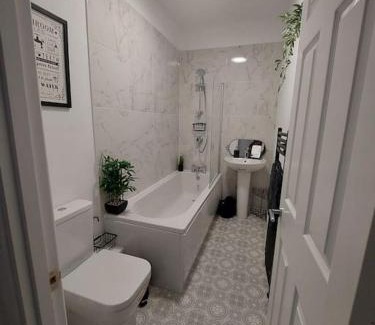 Barnsley House | Inviting Home in Barnsley Centre - Guest Rated 9.5