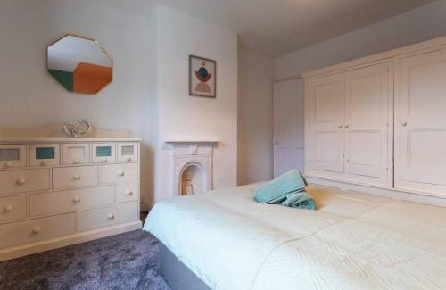 Lincoln House | Inviting City Centre Home - Guest Rated 9.8/10