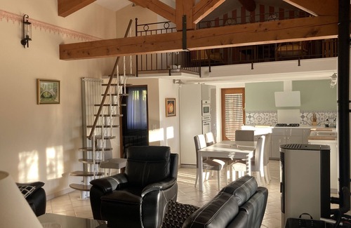 Caseneuve Villa | Relaxing Retreat Facing Luberon with Ocean View & Pool