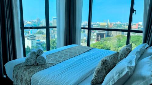 Colombo 02 Apartment | Inviting Escape at Capitol Twinpeaks in Colombo