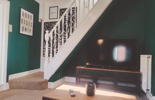 Beverley House | Charming Beverley Town Home with Parking & Family-Friendly Perks