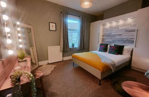Beverley House | Charming Beverley Town Home with Parking & Family-Friendly Perks