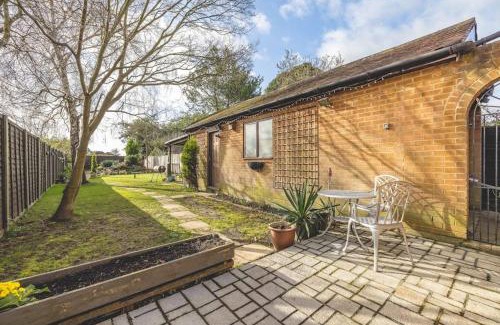 Bray on Thames House | Inviting Home Near Dorney, Windsor with Free Parking