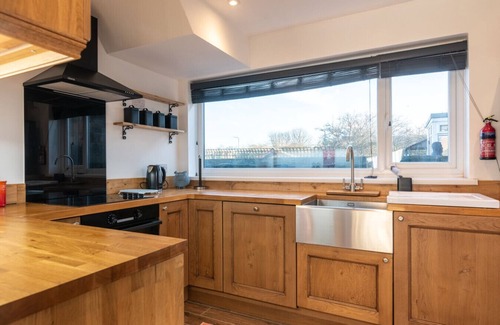 Penarth House | Pet Friendly Haven at Port View House - Top Rated Stay