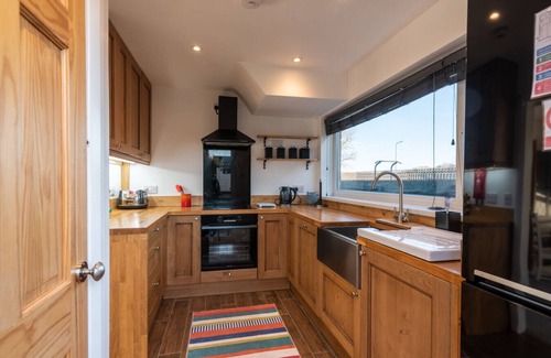 Penarth House | Pet Friendly Haven at Port View House - Top Rated Stay