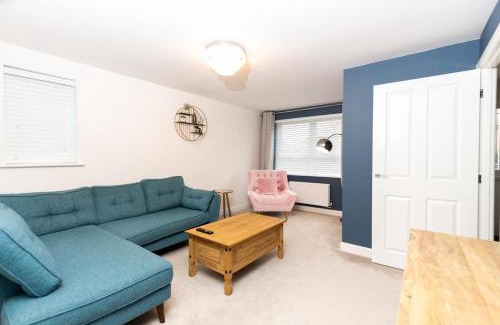 Cottingham Apartment | Inviting Home with Garden in Picturesque Village - 10/10 Rated