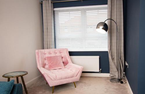 Cottingham Apartment | Inviting Home with Garden in Picturesque Village - 10/10 Rated