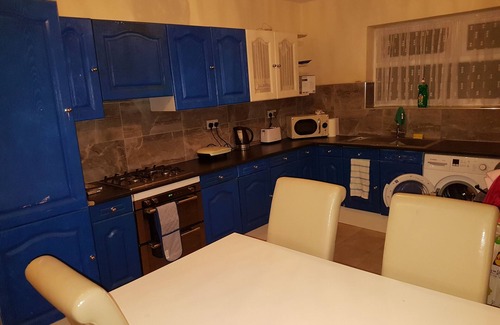 Bootle House | Comfortable Homes: Ideal for Groups with Unique Amenities