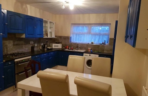 Bootle House | Comfortable Homes: Ideal for Groups with Unique Amenities