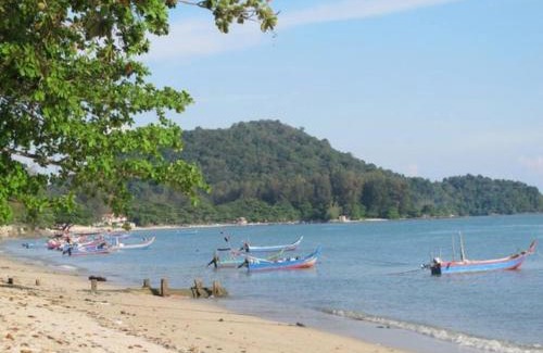 Bayan Lepas House | Charming HomeStay at Penang Island - Oceanfront Retreat