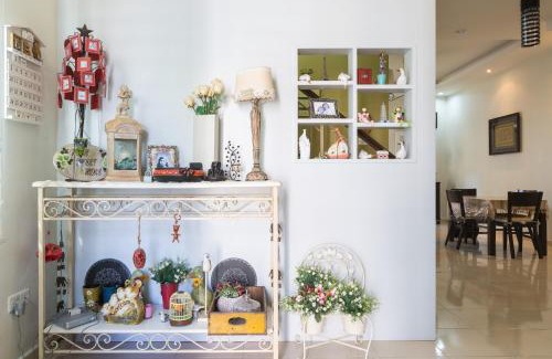 Bayan Lepas House | Charming HomeStay at Penang Island - Oceanfront Retreat