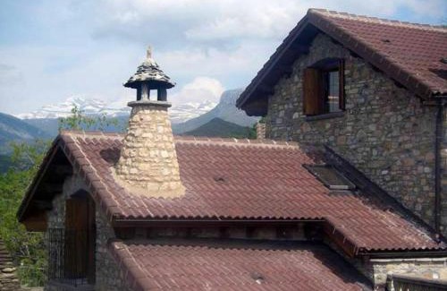 Belsierre House | Cozy 2-Bedroom House with Balcony & Wifi in Belsierre