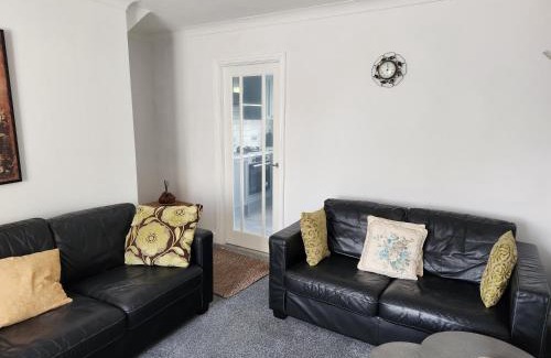 Bickershaw Apartment | Cozy Retreat for Business and Leisure Travelers