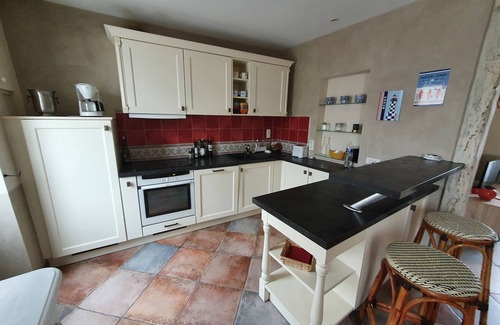 Ambon House | Inviting House Near Gulf of Morbihan, 5 Min to Beach