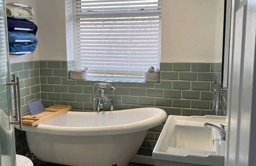 Catshill House | Cozy House in a Picturesque Rural Setting for Families