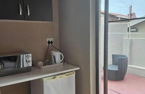 Greater Johannesburg Metropolitan Area House | Cosy in Jozy-Guesthouse "home away from home"
