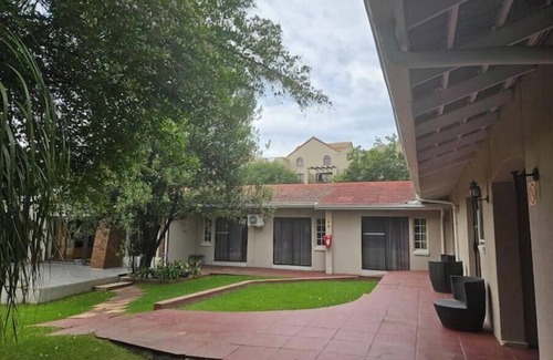 Greater Johannesburg Metropolitan Area House | Cosy in Jozy-Guesthouse "home away from home"