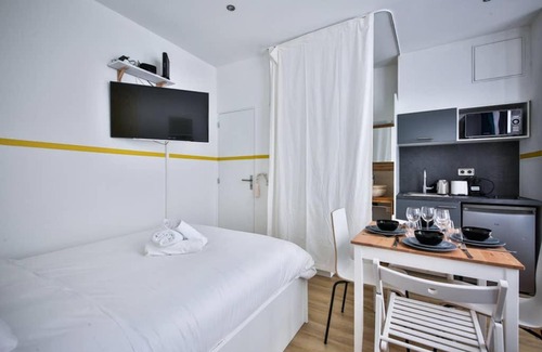 Parc-de-Montsouris Apartment | Cozy Independent Studio near Train Station & Garden