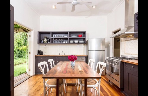 Shepparton House | Cosy, inner city home