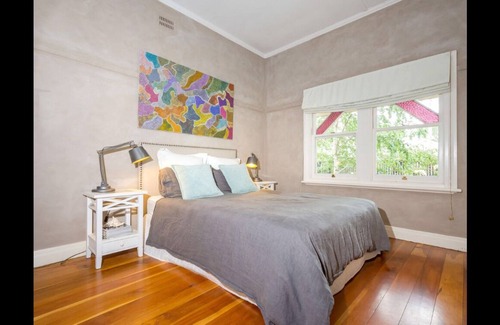 Shepparton House | Cosy, inner city home