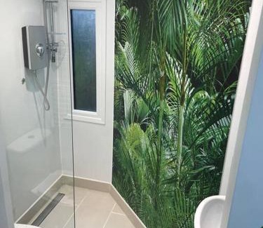 Bircotes Apartment | Cozy Jungle Cabin with Kitchen and Great Guest Rating