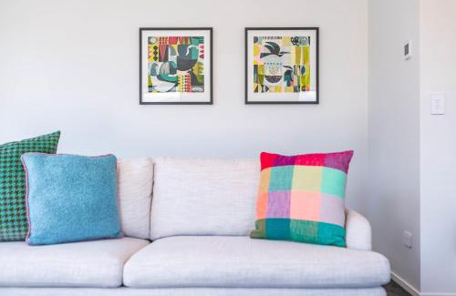 Wanaka House | Inviting Kirimoko Escape: Family-Friendly 4-Star Retreat