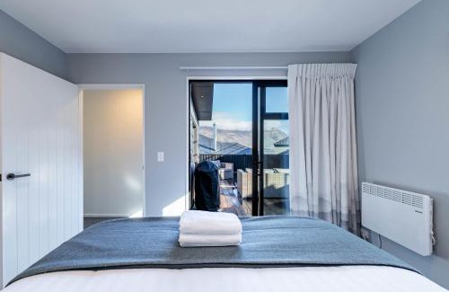 Wanaka House | Inviting Kirimoko Escape: Family-Friendly 4-Star Retreat