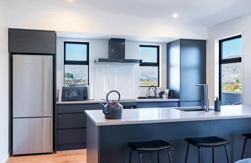 Wanaka House | Inviting Kirimoko Escape: Family-Friendly 4-Star Retreat