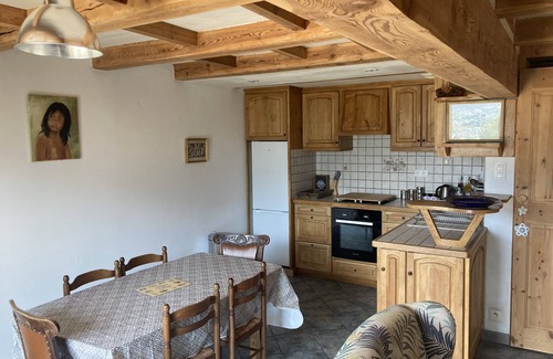 Villar-Saint-Pancrace House | Charming Cosy House: Pet Friendly & Highly Rated 9.6/10