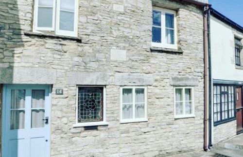 Swanage House | Inviting Hyde Cottage in Swanage - Pet Friendly Retreat