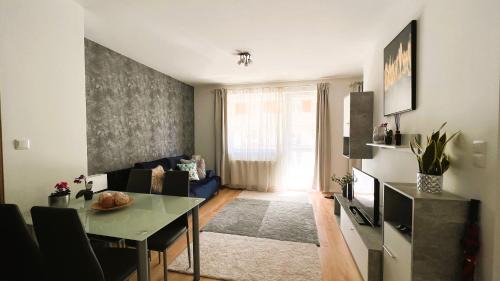Albertfalva Apartment | Delightful Living Apartment with Balcony - Rated 9.4/10