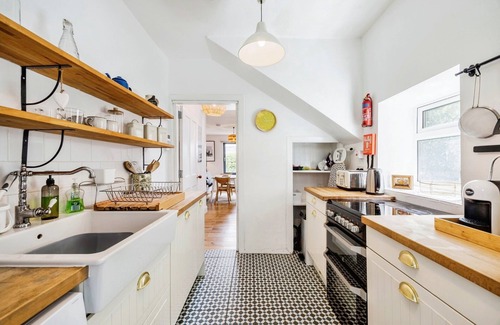 Kilcreggan Cottage | Idyllic Lochside Cottage with Terrace Views in Argyll