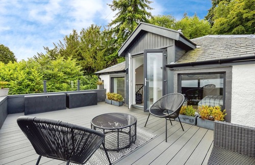 Kilcreggan Cottage | Idyllic Lochside Cottage with Terrace Views in Argyll