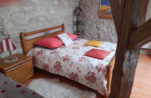 Commercy Apartment | Cozy Loft with Garden - Guest Rated 9/10 for Comfort