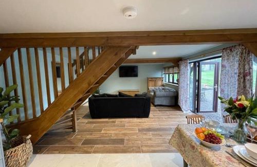 Blaisdon House | Cozy Grade II Listed Barn: Pet & Child Friendly Retreat