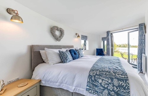 Newark Cabin | Quaint Lakeside Lodge with Pool and Oceanfront Views