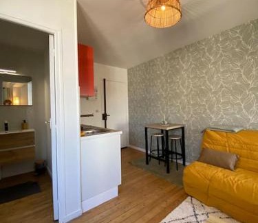 Vierzon Apartment | Inviting Stay at Cosy Mac Nab - Family-Friendly Retreat