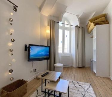 Vierzon Apartment | Inviting Stay at Cosy Mac Nab - Family-Friendly Retreat