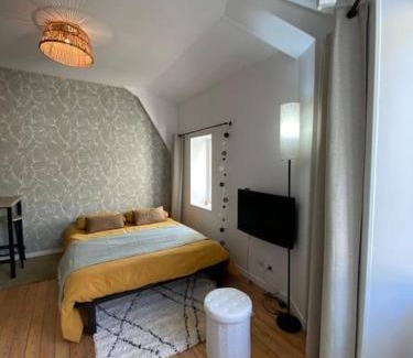 Vierzon Apartment | Inviting Stay at Cosy Mac Nab - Family-Friendly Retreat