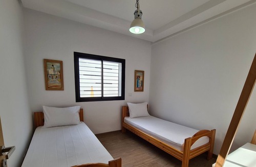 Ariana Apartment | Cozy Modern Apartment with Private Parking near Airport