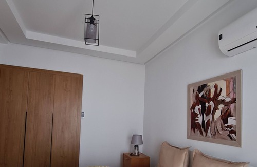 Ariana Apartment | Cozy Modern Apartment with Private Parking near Airport