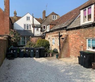 Wareham House | Cozy Modern Cottage in Wareham - Rated 9.1/10, Family-Friendly