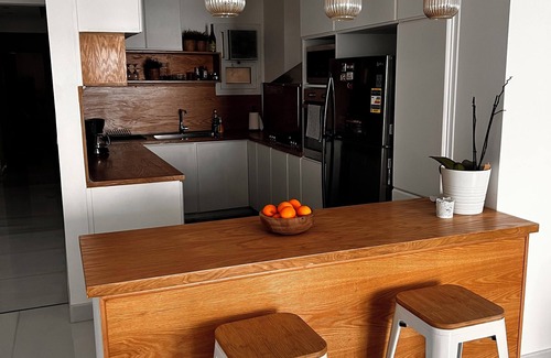 Al-Khalifa Apartment | Chic Modern Apartment: Perfect for Families and Travelers