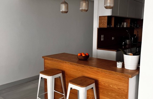 Al-Khalifa Apartment | Chic Modern Apartment: Perfect for Families and Travelers