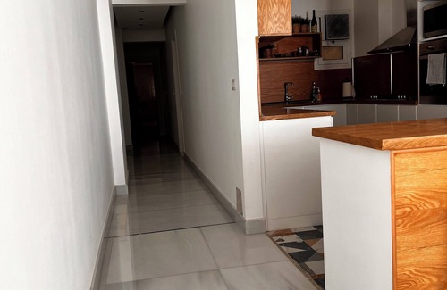 Al-Khalifa Apartment | Chic Modern Apartment: Perfect for Families and Travelers