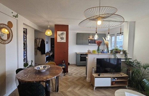 Le Kremlin-Bicetre Apartment | Modern Flat with Balcony - Pet & Child Friendly Amenities