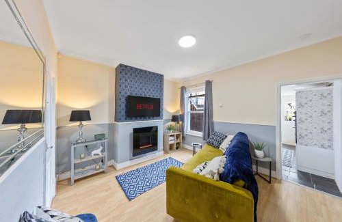 Swanscombe House | Cosy Modern Two Bed Terrace